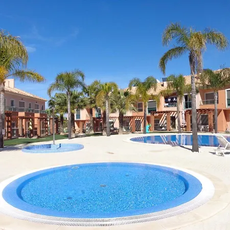 Santa Maria G - Shared Pool - 8 Guests - بيت للعطل *